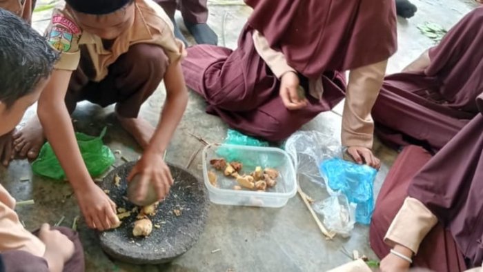 Wedang Jahe Hangat, Sentuhan Kearifan Lokal P5RA di MIN 4 Tebo Wedang Jahe Hangat, Sentuhan Kearifan Lokal P5RA di MIN 4 Tebo