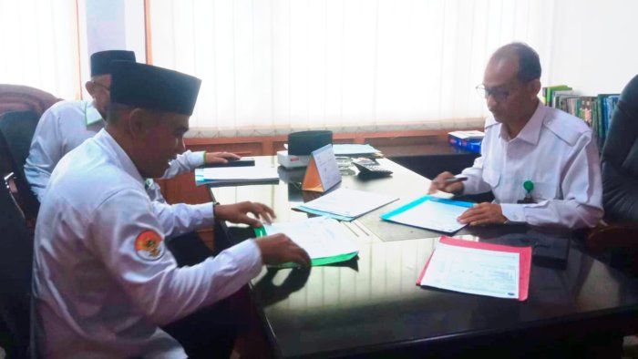 Selangkah Lebih Dekat Menuju TKA 2026, Kepala Kemenag Tebo Tandatangani Daftar Nominasi Tetap MIN 4 Tebo Selangkah Lebih Dekat Menuju TKA 2026, Kepala Kemenag Tebo Tandatangani Daftar Nominasi Tetap MIN 4 Tebo