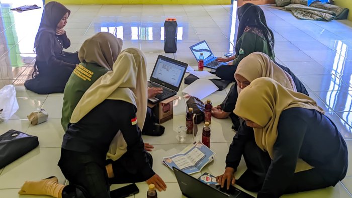 Mahasiswa PPLK MIN 4 Tebo Manfaatkan Waktu Luang untuk Susun Laporan Akhir Mahasiswa PPLK MIN 4 Tebo Manfaatkan Waktu Luang untuk Susun Laporan Akhir