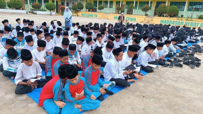 Mayoritas Siswa Bawa Buku Yasin dari Rumah, Pembiasaan Jumat Pagi MIN 4 Tebo Makin Efektif