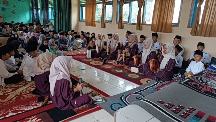 Perkuat Sinergi, MIN 4 Tebo Gandeng Tim Hadroh Wali Murid Semarakkan Maulid Nabi