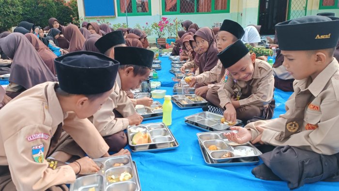 Respon Cepat Arahan Kanwil Kemenag Jambi, MIN 4 Tebo Pastikan Keberlanjutan Program MBG Respon Cepat Arahan Kanwil Kemenag Jambi, MIN 4 Tebo Pastikan Keberlanjutan Program MBG