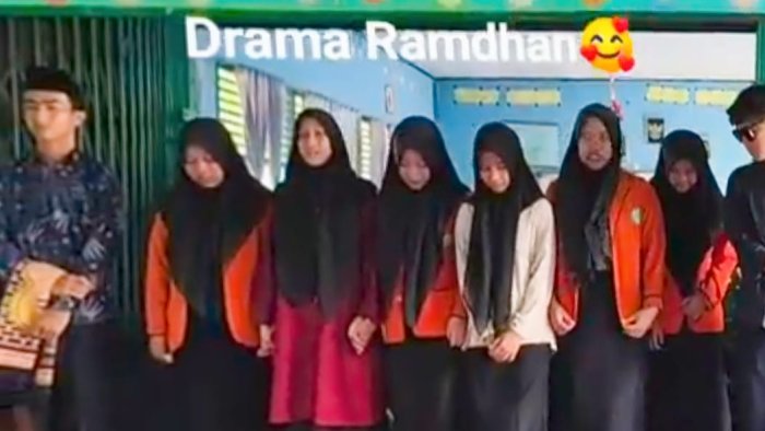 Hari Kedua Pesantren Kilat MIN 4 Tebo: Menemukan Hikmah di Balik Panggung Drama Dakwah Kreatif Santri Al Anwar Hari Kedua Pesantren Kilat MIN 4 Tebo: Menemukan Hikmah di Balik Panggung Drama Dakwah Kreatif Santri Al Anwar