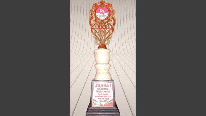 Tampil Solid di Upacara dan Pawai Desa, MIN 4 Tebo Boyong Trofi Juara 1