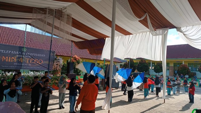 Gladi Perpisahan Kelas 6 Berlangsung Hingga Sore, Seluruh Penampil Dapat Pengarahan Khusus Gladi Perpisahan Kelas 6 Berlangsung Hingga Sore, Seluruh Penampil Dapat Pengarahan Khusus