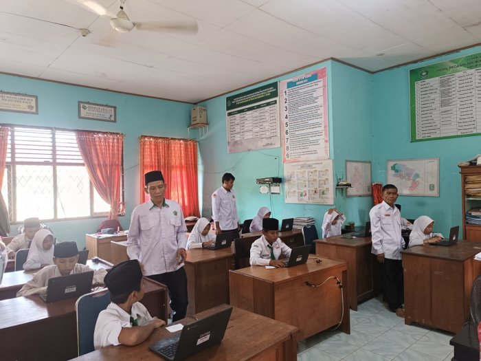 ANBK 2025 MIN 4 Tebo Pilih Moda Online, Gladi Lancar Tanpa Kendala