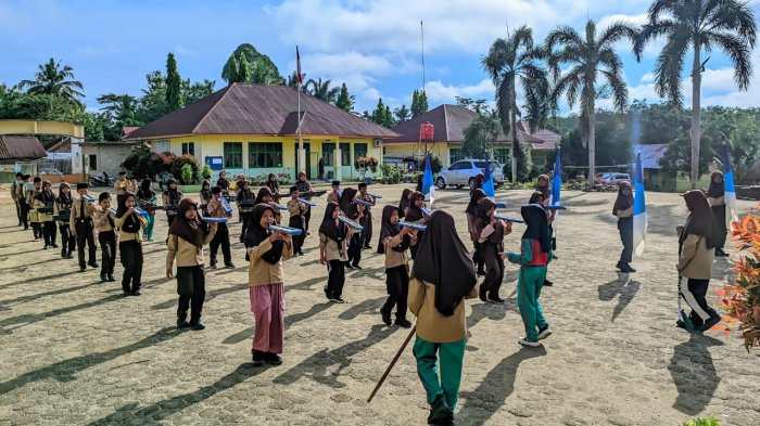 Marching Band MIN 4 Tebo Turun ke Jalan Depan Madrasah Simulasikan Street Parade Marching Band MIN 4 Tebo Turun ke Jalan Depan Madrasah Simulasikan Street Parade