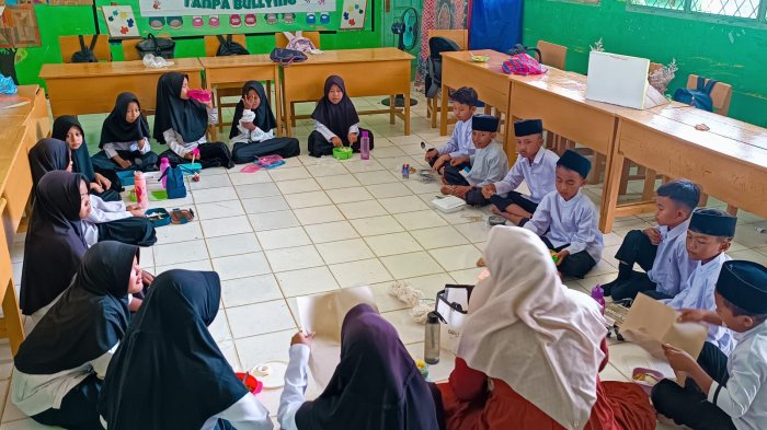 Hangatnya Kebersamaan di Pagi Hari: Sarapan Bersama Jadi Rutinitas Siswa MIN 4 Tebo Hangatnya Kebersamaan di Pagi Hari: Sarapan Bersama Jadi Rutinitas Siswa MIN 4 Tebo