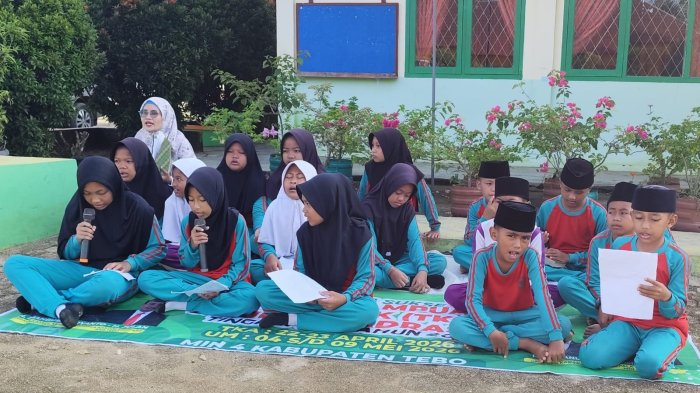 Kelas 5B MIN 4 Tebo Siap Jadi Petugas Dadakan Muhadhoroh, Tanpa Latihan Acara Tetap Berjalan Lancar
