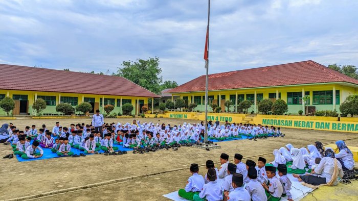 Bendera Setengah Tiang, Muhadhoroh MIN 4 Tebo Selipkan Doa untuk Pahlawan Bendera Setengah Tiang, Muhadhoroh MIN 4 Tebo Selipkan Doa untuk Pahlawan