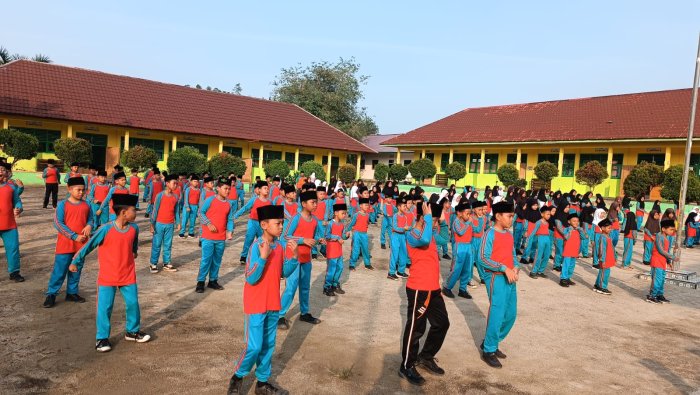 Konsisten Bina Budaya Hidup Sehat, Semarak Sabtu Pagi MIN 4 Tebo Diwarnai Senam Anak Indonesia Hebat