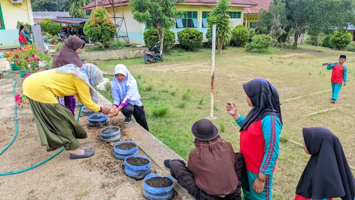Bukan Hanya di Kelas: Proses Belajar Bermakna Bisa Lahir dari Rasa Ingin Tahu Siswa MIN 4 Tebo
