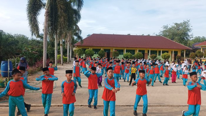 Senam Pagi MIN 4 Tebo Bangun Semangat di Akhir Pekan Senam Pagi MIN 4 Tebo Bangun Semangat di Akhir Pekan