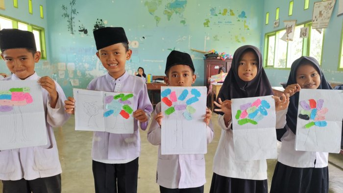 Serunya Membuat Pohon Kalimat Matematika di Kelas 3B MIN 4 Tebo Serunya Membuat Pohon Kalimat Matematika di Kelas 3B MIN 4 Tebo