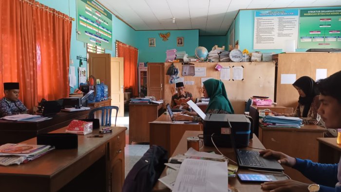 MIN 4 Tebo Bersiap Hadapi PKKM, Guru Kompak Bereskan Administrasi