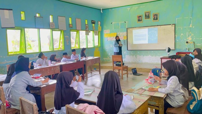 Sri Wahyu Ningsih Jadi Penutup Ujian Praktik Mengajar Mahasiswa PPLK di MIN 4 Tebo Sri Wahyu Ningsih Jadi Penutup Ujian Praktik Mengajar Mahasiswa PPLK di MIN 4 Tebo
