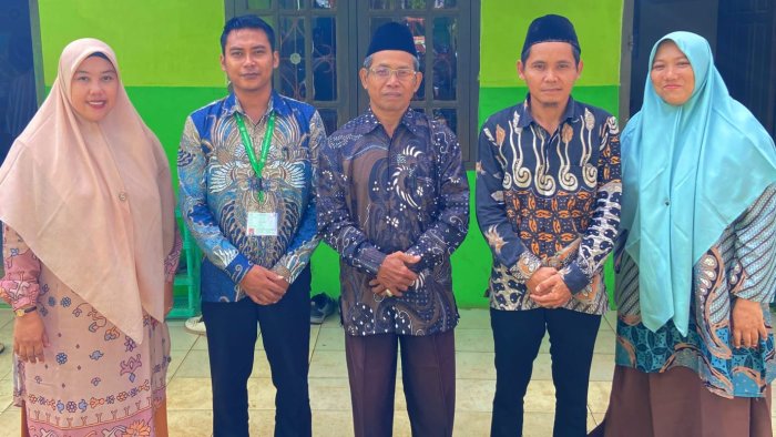 Hari Kedua TKA di MIS Nurul Haq Alami Kendala Bertubi-tubi, Pengawas Silang dari MIN 4 Tebo Proaktif Cari Solusi
