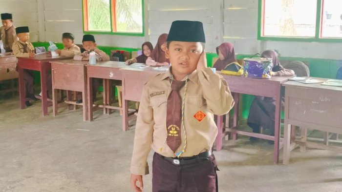 Latih Keberanian, Siswa 2A MIN 4 Tebo Praktik Adzan di Kelas
