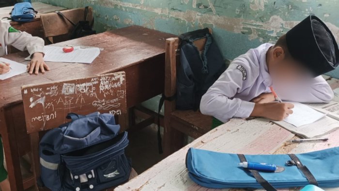 Empat Siswa Kelas 3B MIN 4 Tebo Jalani Remedial Bahasa Indonesia, Wali Kelas Beri Pengarahan Khusus Empat Siswa Kelas 3B MIN 4 Tebo Jalani Remedial Bahasa Indonesia, Wali Kelas Beri Pengarahan Khusus