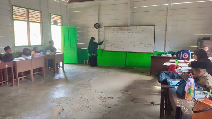 Kepala MIN 4 Tebo Tunjuk Guru Senior Laksanakan Supervisi di Kelas 2A