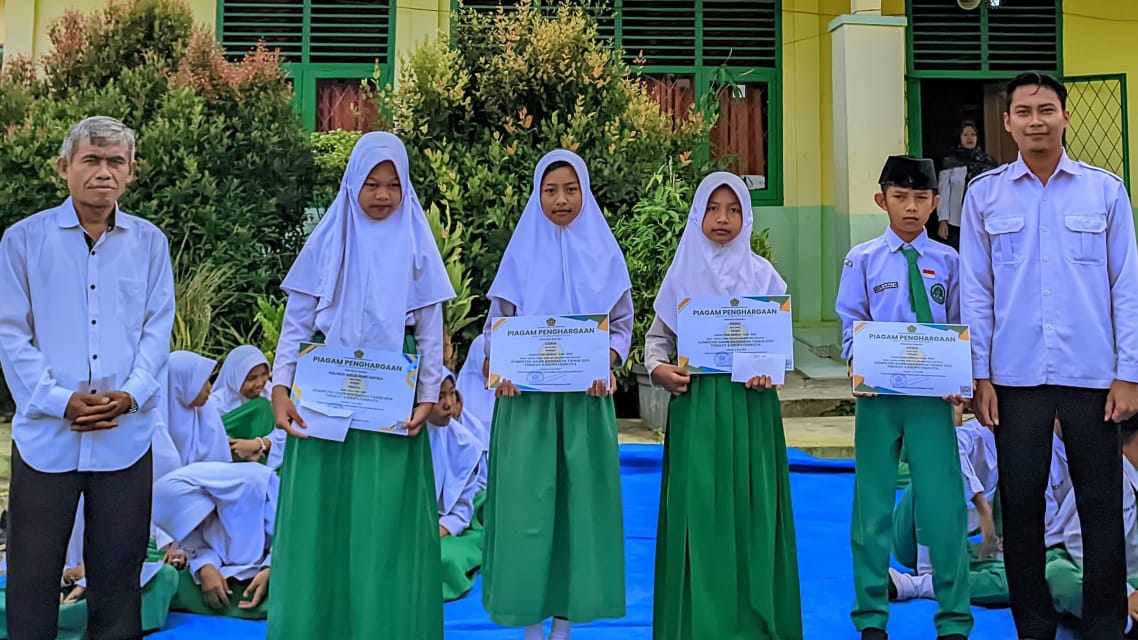 Dari KSM hingga Karate: MIN 4 Tebo Apresiasi Prestasi Siswa Dari KSM hingga Karate: MIN 4 Tebo Apresiasi Prestasi Siswa