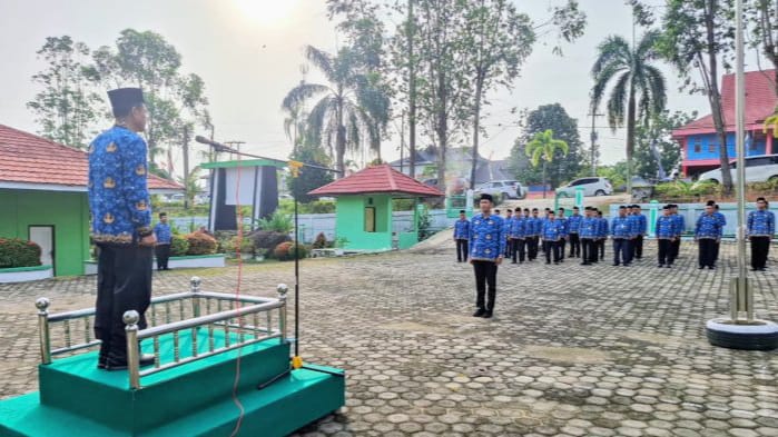 Bawa Pulang Prestasi, MIN 4 Tebo Dapat Perhatian Khusus pada Apel Kedisiplinan di Kemenag Tebo