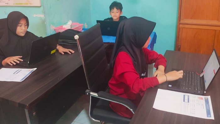 Pantang Surut di Hari Libur, Tim OMI MIN 4 Tebo Tuntaskan Uji Coba CBT