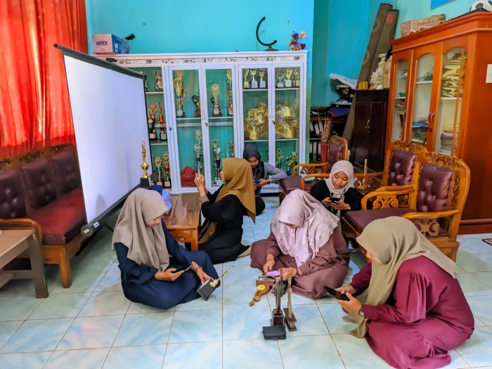 MIN 4 Tebo Rawat Jejak Prestasi dari Rak Piala ke Layar Digital MIN 4 Tebo Rawat Jejak Prestasi dari Rak Piala ke Layar Digital