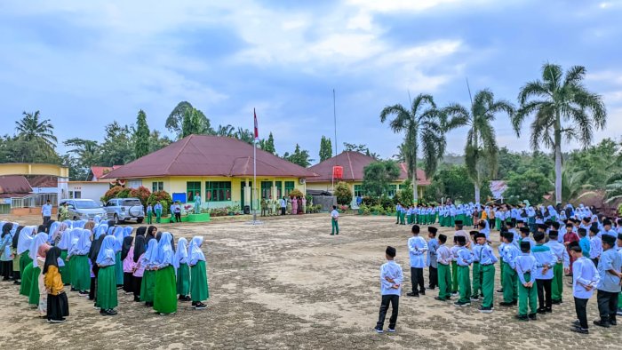 MIN 4 Tebo Awali Semester Genap dengan Penyambutan Hangat Hingga Upacara Khidmat MIN 4 Tebo Awali Semester Genap dengan Penyambutan Hangat Hingga Upacara Khidmat