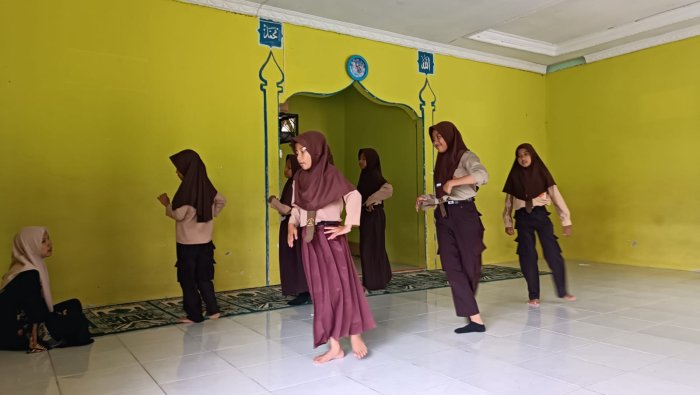 Latihan Tari Persiapan Jambore Ranting di MIN 4 Tebo Berjalan Maksimal Latihan Tari Persiapan Jambore Ranting di MIN 4 Tebo Berjalan Maksimal