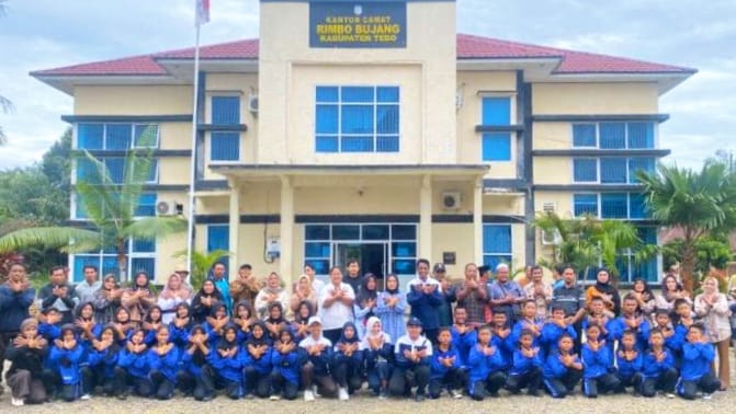 Siswa MIN 4 Tebo Ikuti Pelepasan Kontingen Kwarran Rimbo Bujang pada Jambore Cabang Tebo Siswa MIN 4 Tebo Ikuti Pelepasan Kontingen Kwarran Rimbo Bujang pada Jambore Cabang Tebo