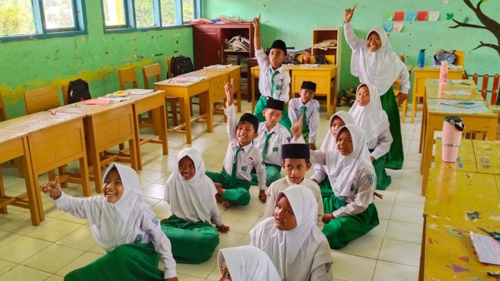 Melalui Permainan Tebak Kata, Murid Kelas 6B MIN 4 Tebo Asah Kepercayaan Diri Berbahasa Inggris