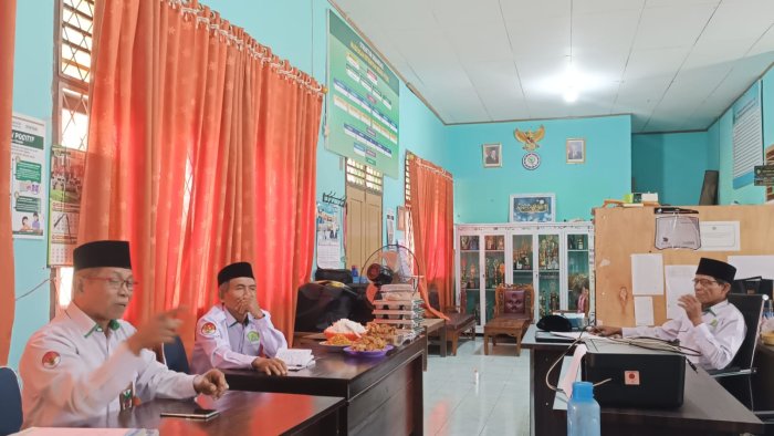 Pengawas Pembina Pantau Pelaksanaan MATAMUDA dan Beri Pengarahan Pengisian MAGIS kepada GTK MIN 4 Tebo Pengawas Pembina Pantau Pelaksanaan MATAMUDA dan Beri Pengarahan Pengisian MAGIS kepada GTK MIN 4 Tebo