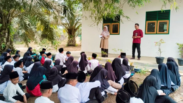 Guru MIN 4 Tebo Siapkan 8 Tim Siswa Jelang Lomba SPOGOMI Guru MIN 4 Tebo Siapkan 8 Tim Siswa Jelang Lomba SPOGOMI