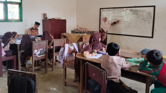 Bukan Hanya Kepala Madrasah, Guru Senior MIN 4 Tebo Terlibat Dalam Supervisi Pembelajaran Bukan Hanya Kepala Madrasah, Guru Senior MIN 4 Tebo Terlibat Dalam Supervisi Pembelajaran