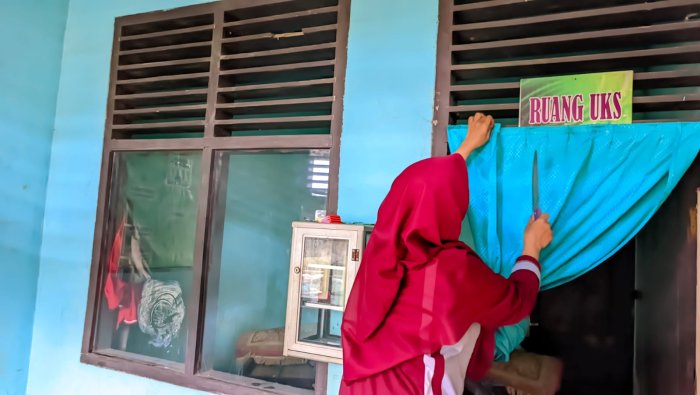 Guru dan Siswa MIN 4 Tebo Tata Ulang Ruang UKS/M untuk Kenyamanan Lebih Baik Guru dan Siswa MIN 4 Tebo Tata Ulang Ruang UKS/M untuk Kenyamanan Lebih Baik