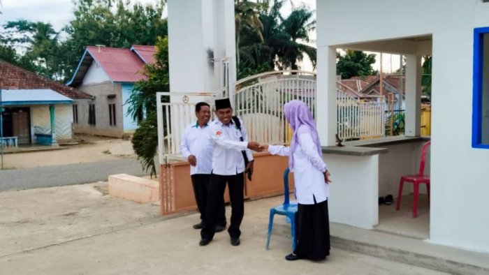 Sambut Pagi dengan Komitmen Penuh, Guru MIN 4 Tebo Hadir Lebih Awal dari Siswa