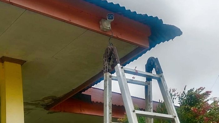 Perkuat Keamanan dan Pengawasan Lingkungan Madrasah, MIN 4 Tebo Pasang Empat Unit Kamera CCTV