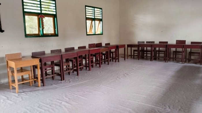 Ruang Kelas 1A MIN 4 Tebo Kini Lebih Nyaman Berkat Wakaf Karpet dari Orang Tua Siswa