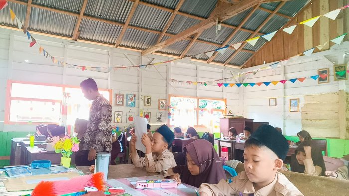 Strategi Khusus Pengawas Hadapi Siswa Terburu-buru Selama ASAS di MIN 4 Tebo