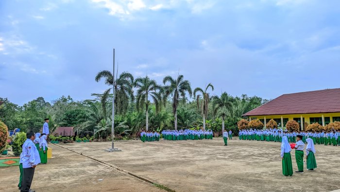 Di Balik Upacara yang Khidmat, MIN 4 Tebo Tanamkan Nilai Ketelitian dan Tanggung Jawab Di Balik Upacara yang Khidmat, MIN 4 Tebo Tanamkan Nilai Ketelitian dan Tanggung Jawab