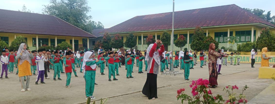 Senam Ceria Awali Akhir Pekan Siswa MIN 4 Tebo