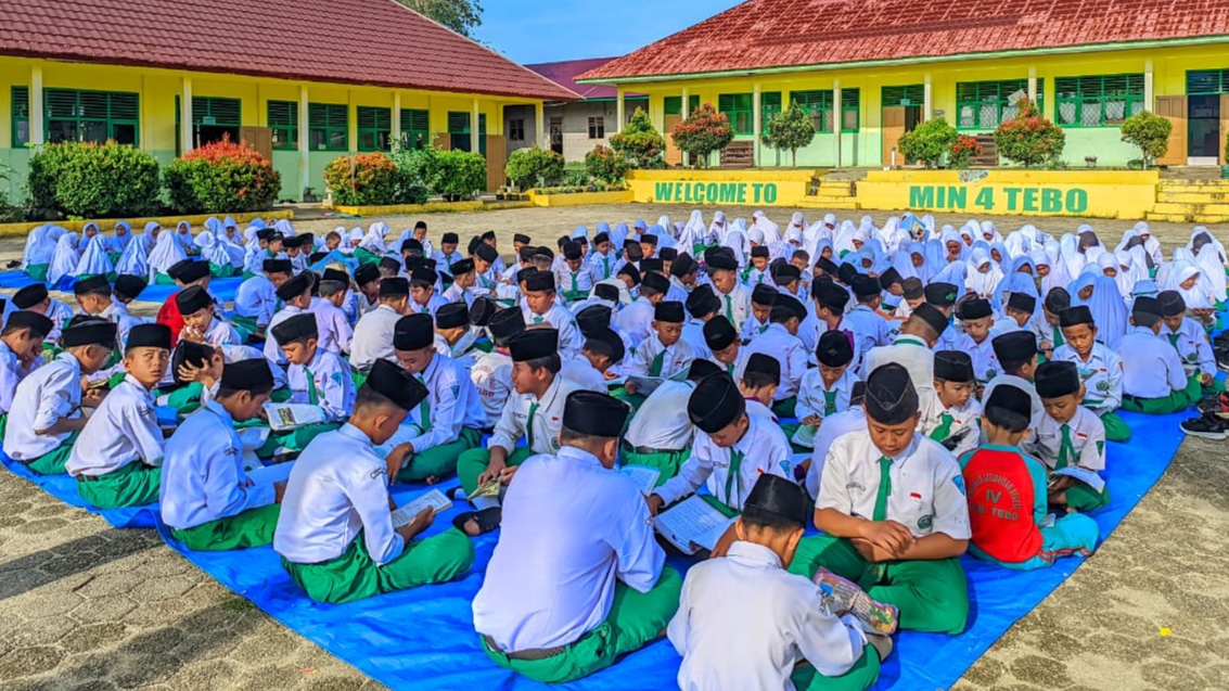 Kegiatan Pembiasaan Pagi MIN 4 Tebo Diperkaya dengan Literasi Kegiatan Pembiasaan Pagi MIN 4 Tebo Diperkaya dengan Literasi