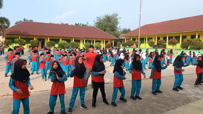 Senam Pagi Ceria Warnai Aktivitas MIN 4 Tebo, Seluruh Warga Madrasah Bergerak Bersama