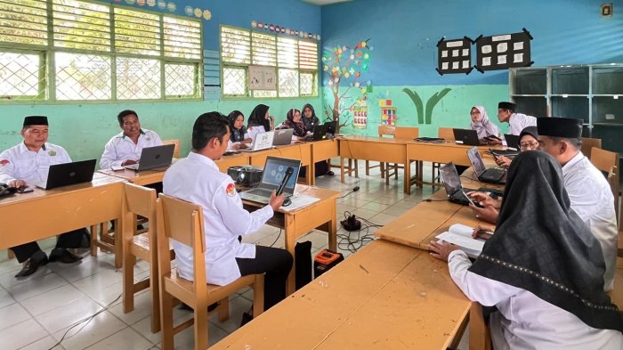 Kompak Selesaikan Pengisian e-Kinerja Triwulan III, Guru MIN 4 Tebo Tunjukkan Kolaborasi Positif