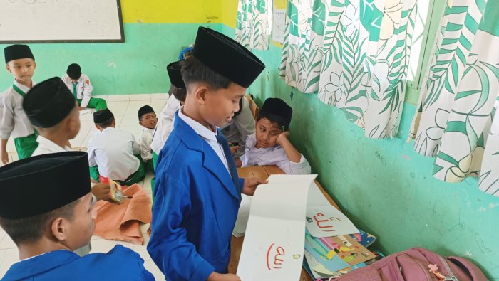 Keakraban Lintas Generasi: Santri Darul Ulum Alumni MIN 4 Tebo Disambut Hangat Adik Kelas Keakraban Lintas Generasi: Santri Darul Ulum Alumni MIN 4 Tebo Disambut Hangat Adik Kelas