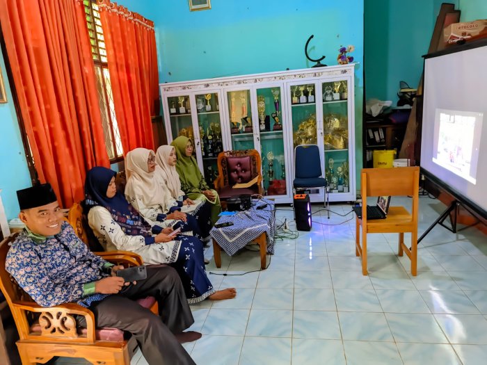 Guru MIN 4 Tebo Ikuti Pembinaan, Integritas Ditekankan sebagai Pondasi Guru MIN 4 Tebo Ikuti Pembinaan, Integritas Ditekankan sebagai Pondasi