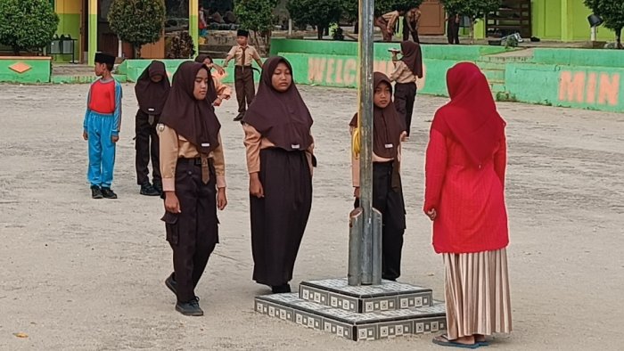 Mantapkan Kesiapan, Penggalang MIN 4 Tebo Gelar Gladi Petugas Upacara Hari Pramuka