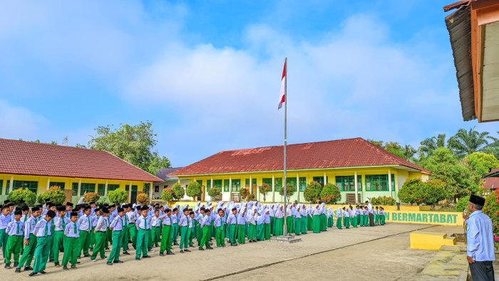 MIN 4 Tebo Gelar Apel Pembukaan Asesmen Sumatif Akhir Semester MIN 4 Tebo Gelar Apel Pembukaan Asesmen Sumatif Akhir Semester