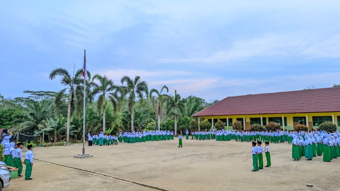 Kelas 5B MIN 4 Tebo Tampil Mantap Jalankan Tugas Upacara Nyaris Tanpa Koreksi